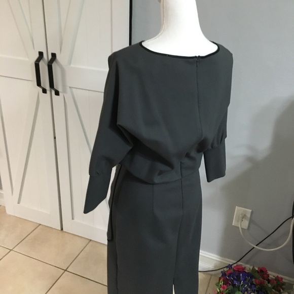Keyingyi Medium Gray dress with a zipper pockets and cuffs - Picture 8 of 12